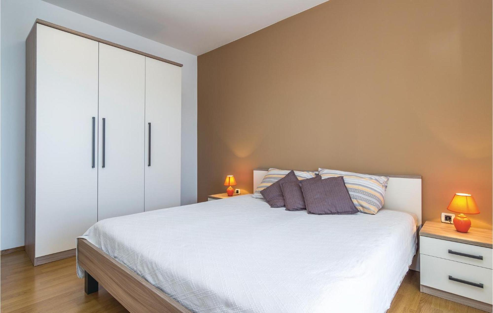 Cozy Apartment In Porec With Wifi Exterior photo