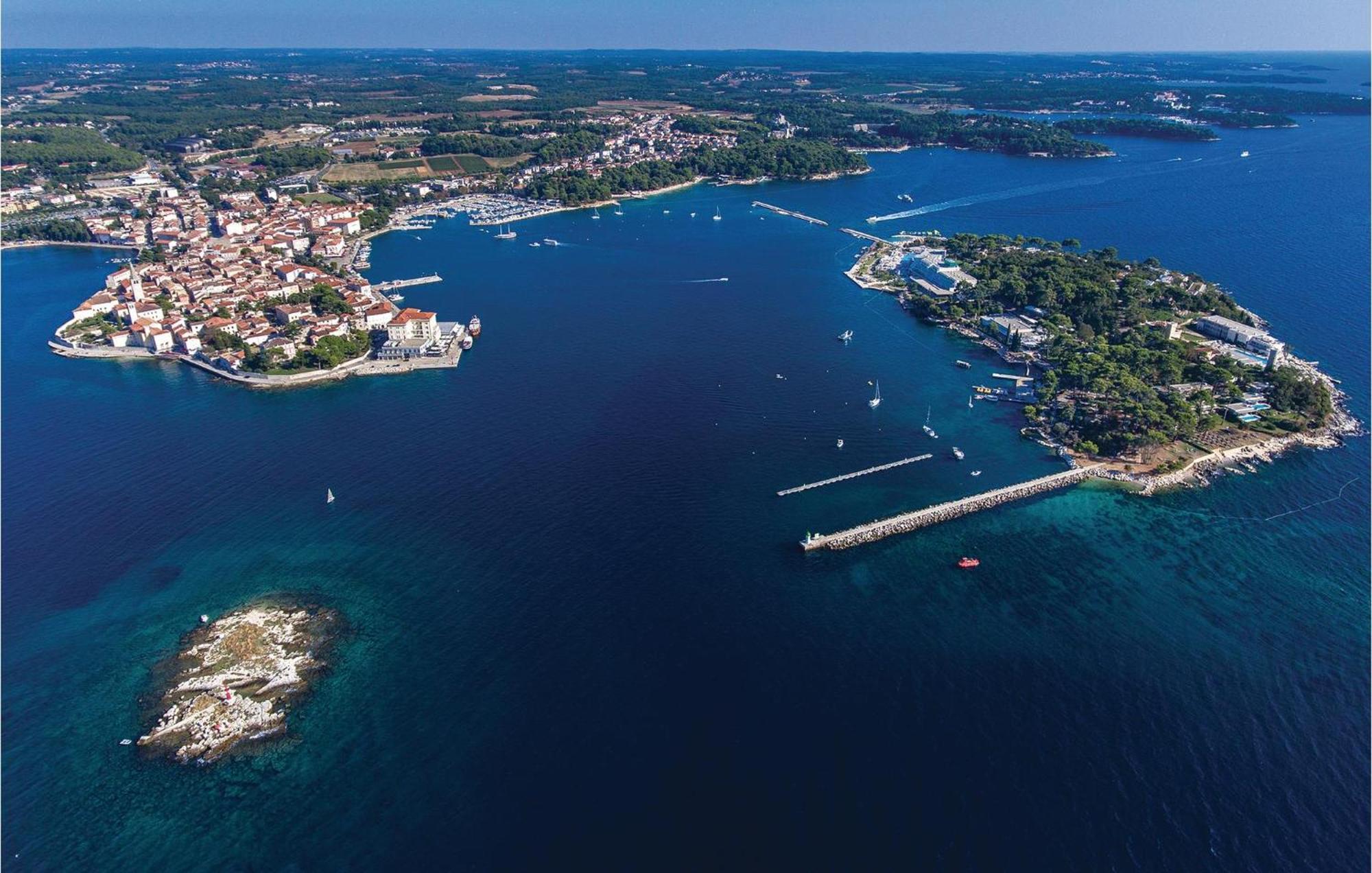 Cozy Apartment In Porec With Wifi Exterior photo