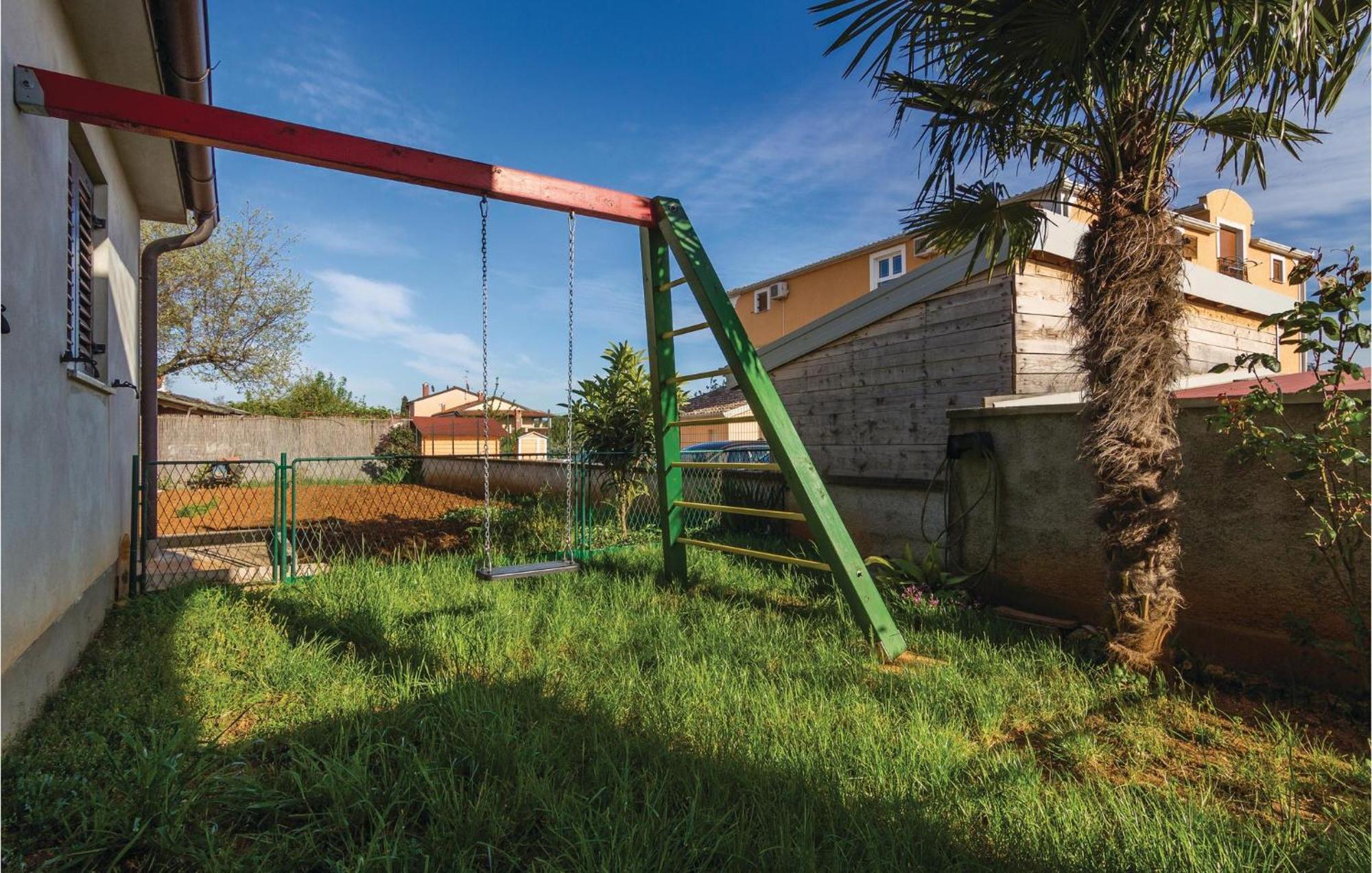 Cozy Apartment In Porec With Wifi Exterior photo