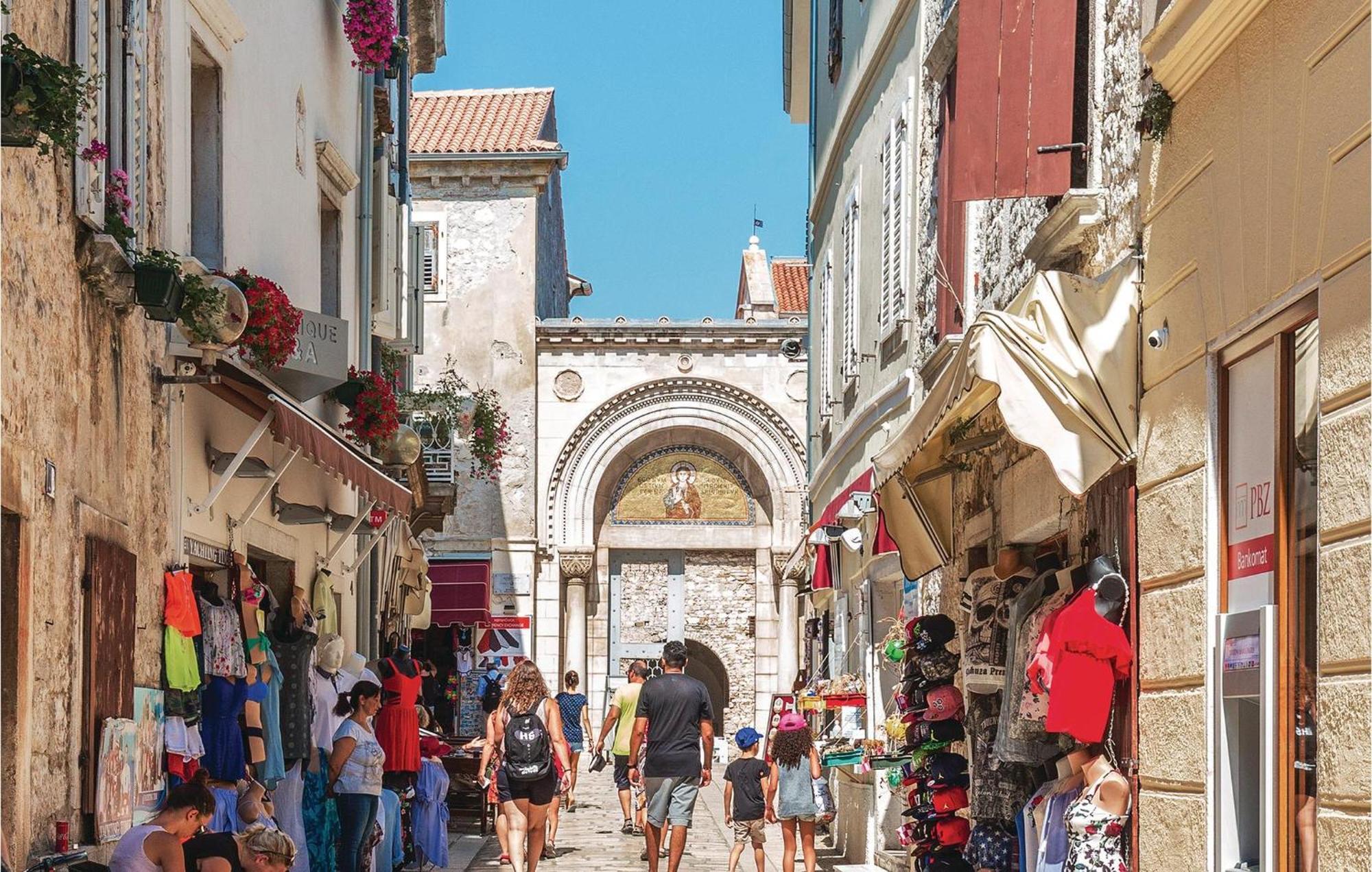 Cozy Apartment In Porec With Wifi Exterior photo